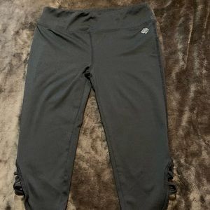 🍀Zelos cropped athletic pants. Size Small. Black